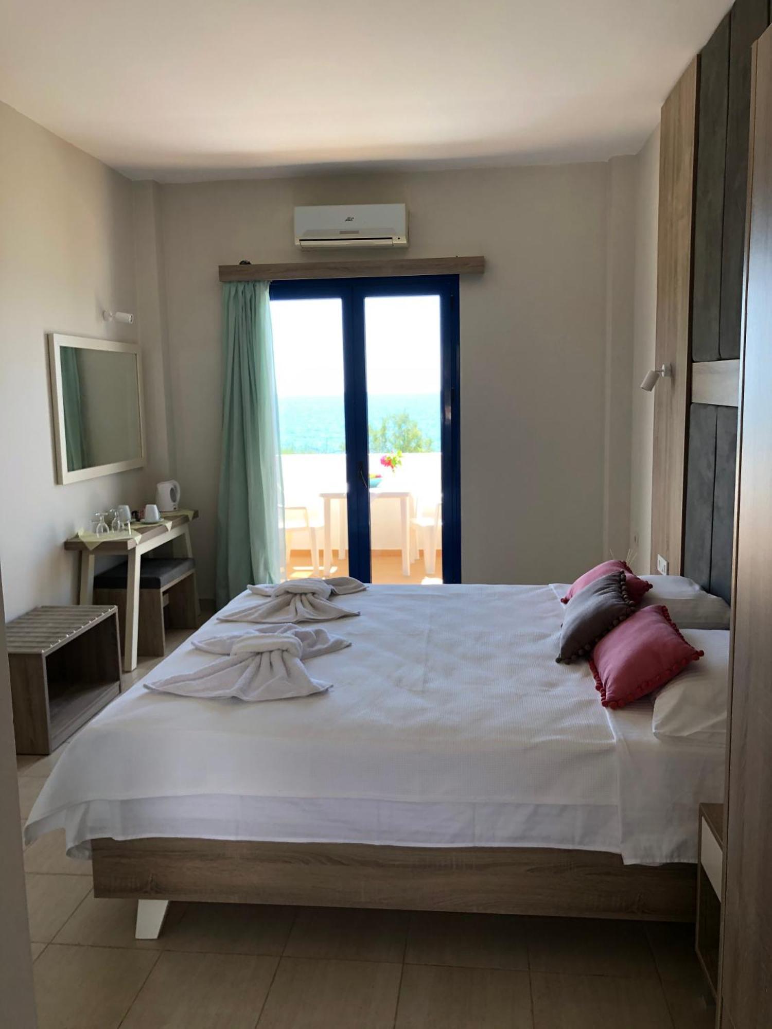 Taverna Akrogiali Loutro Exteriör bild