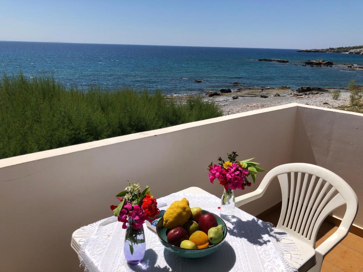 Taverna Akrogiali Loutro Exteriör bild