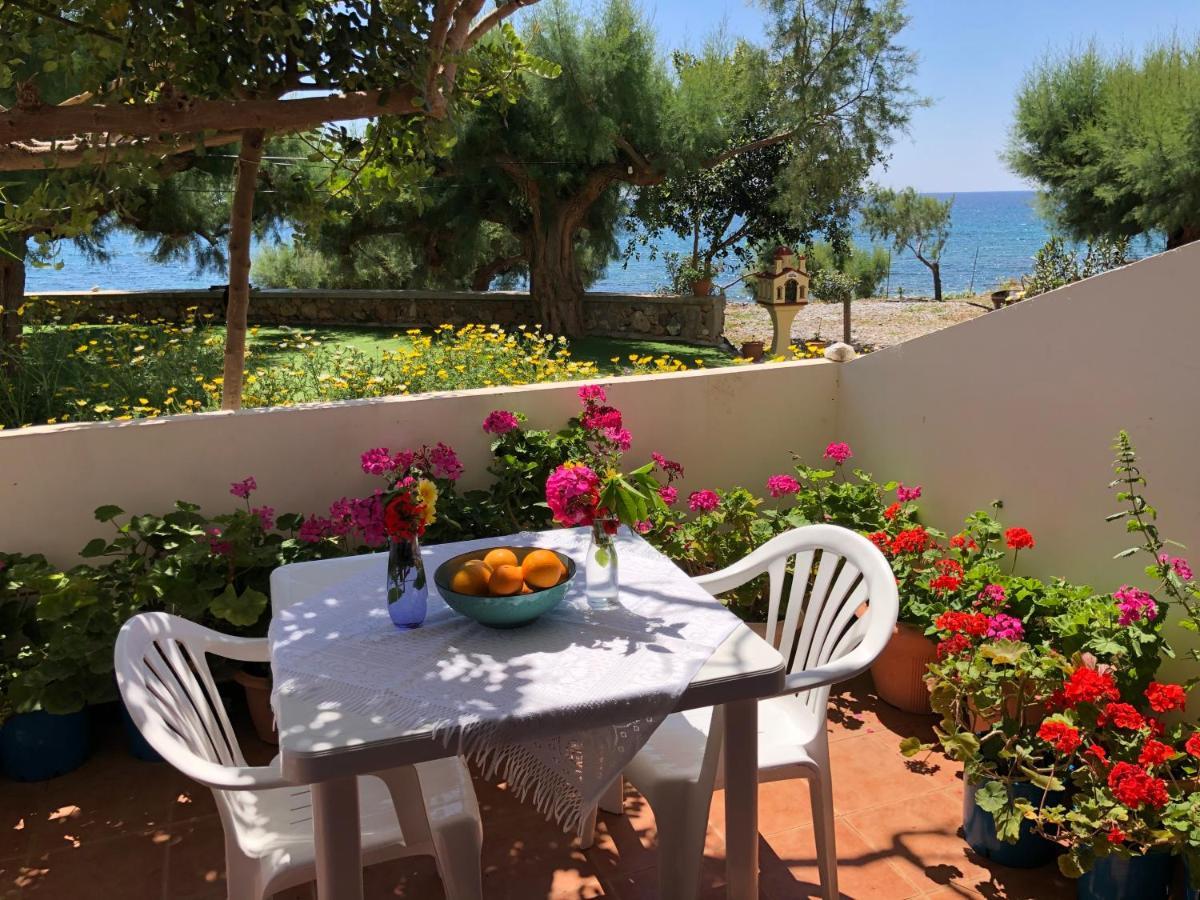 Taverna Akrogiali Loutro Exteriör bild