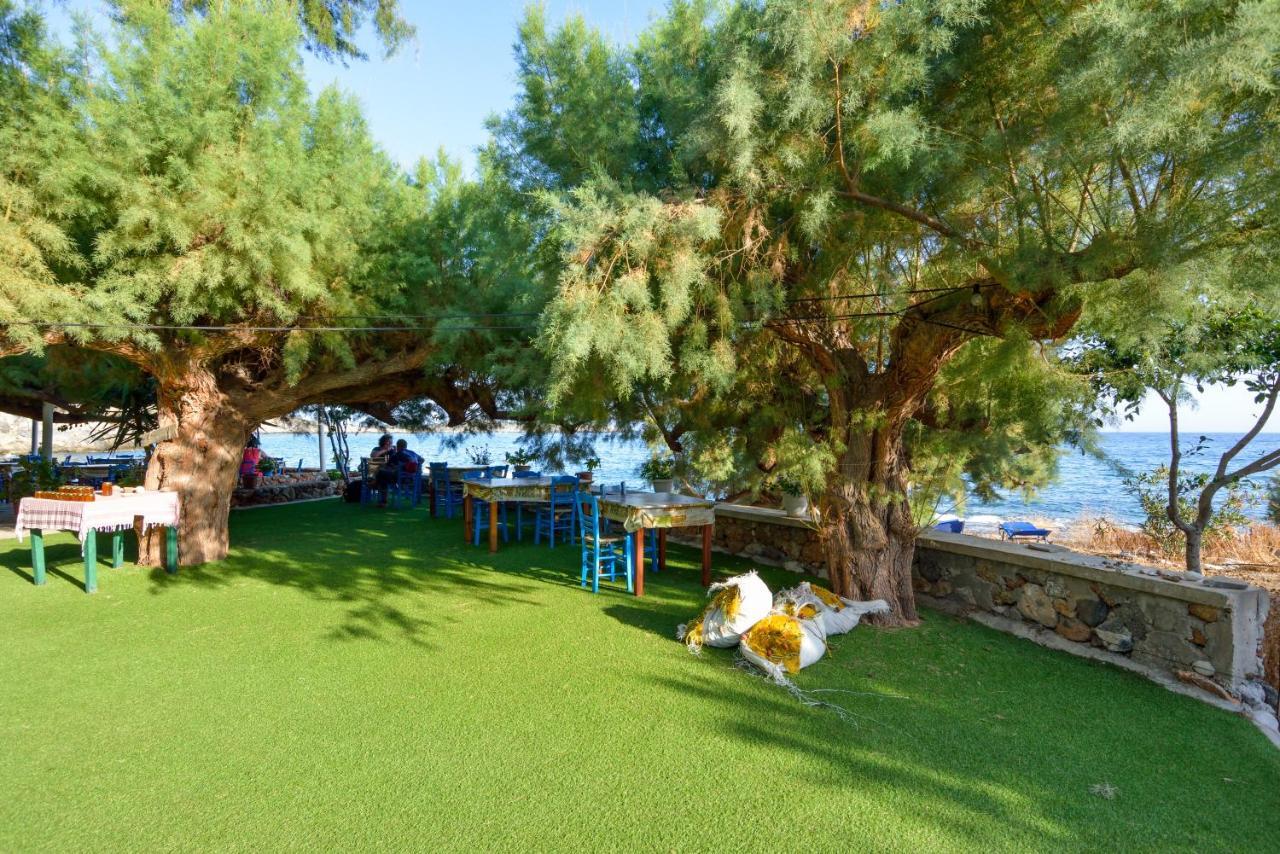 Taverna Akrogiali Loutro Exteriör bild