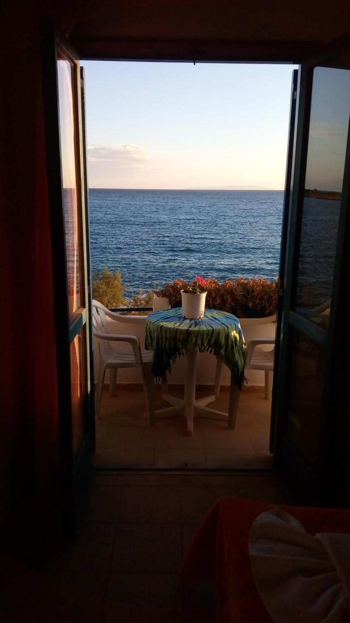 Taverna Akrogiali Loutro Exteriör bild
