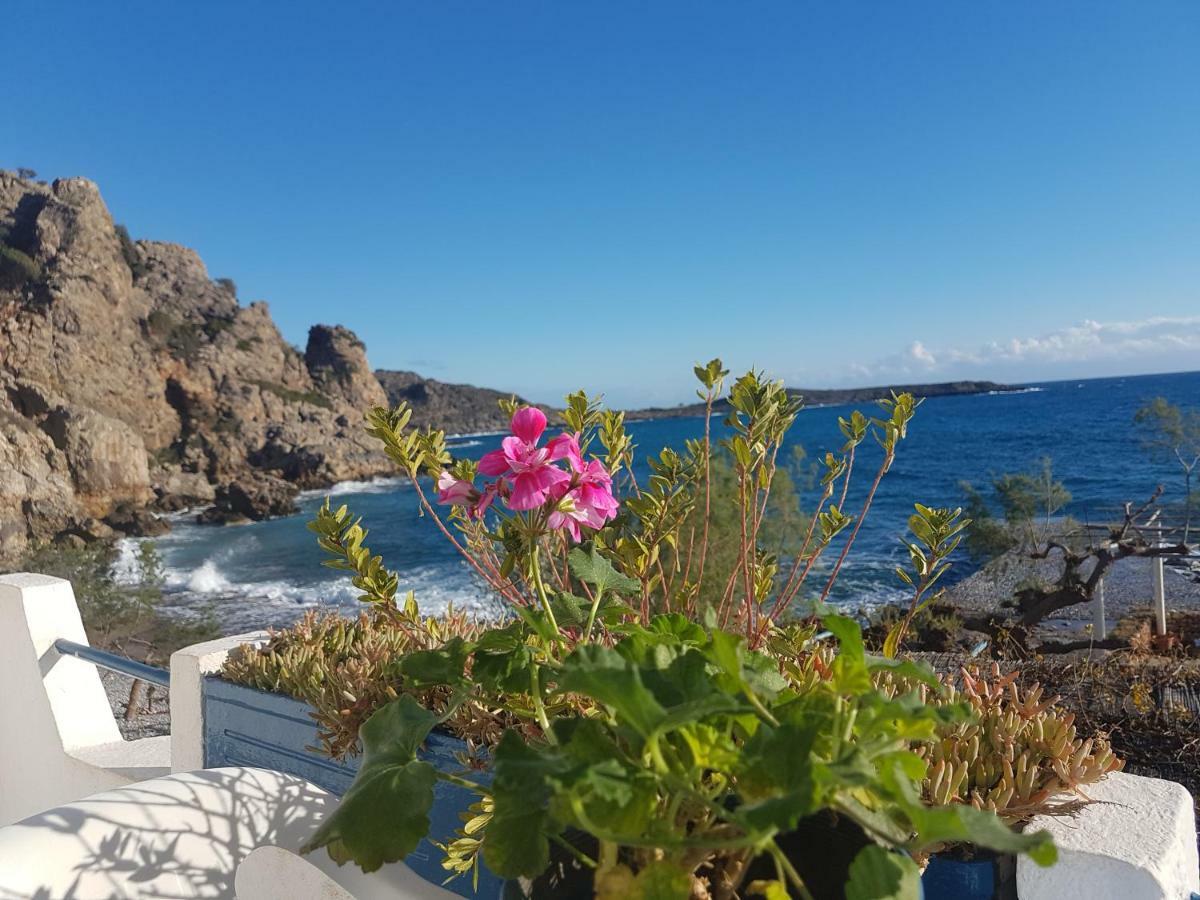 Taverna Akrogiali Loutro Exteriör bild